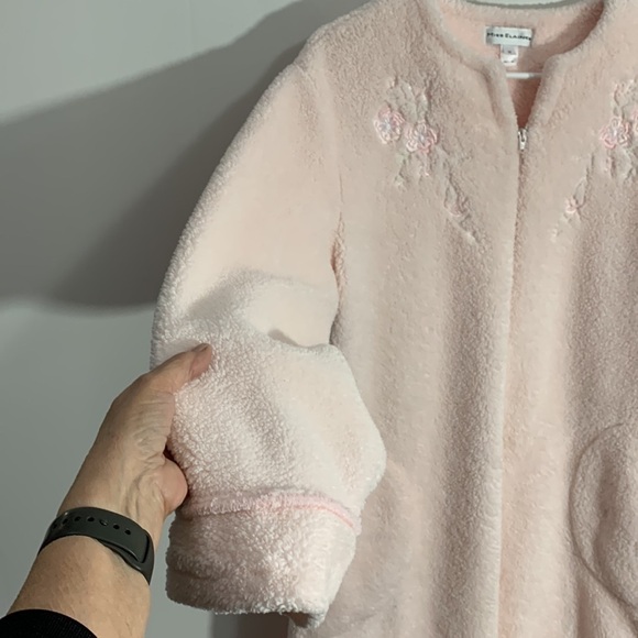Miss Elaine plush robe light pink, Size Med, full zipper, very good condition - Picture 9 of 12